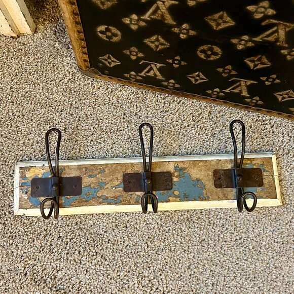 Vintage Rustic Shabby Chic Blue White Coat Hack Rack with Hooks - Picture 1 of 4